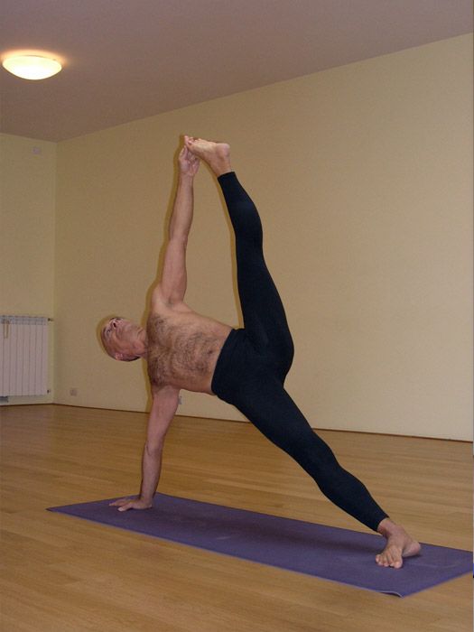 Lino Miele standing on one leg, holding the raised foot out to the side.
